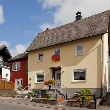Romantic Escape, Cleaning Included Daire Hillesheim (Vulkaneifel)